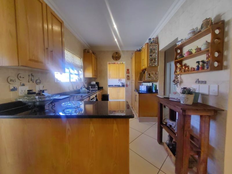 Spacious Townhouse in Grimbeeck Park! - Photo 7