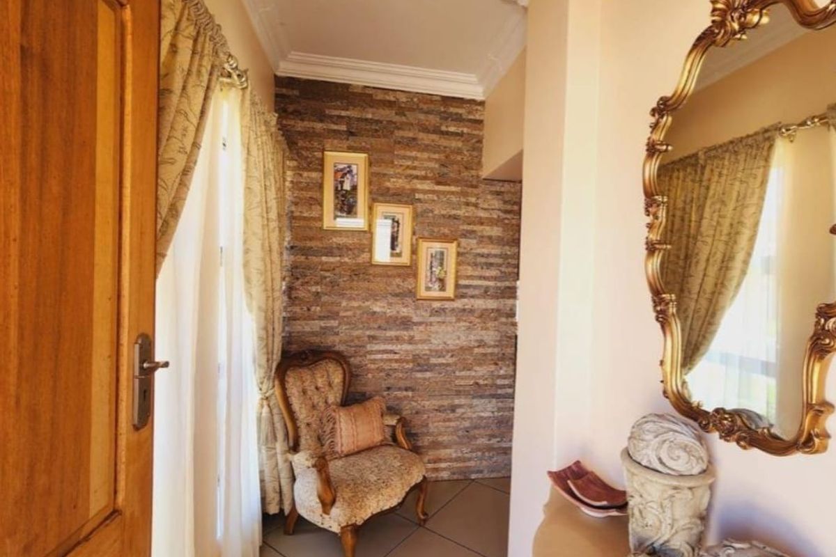 Spacious Townhouse in Grimbeeck Park! - Photo 3