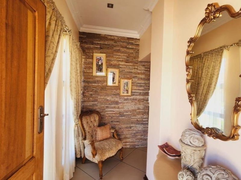 Spacious Townhouse in Grimbeeck Park! - Photo 3