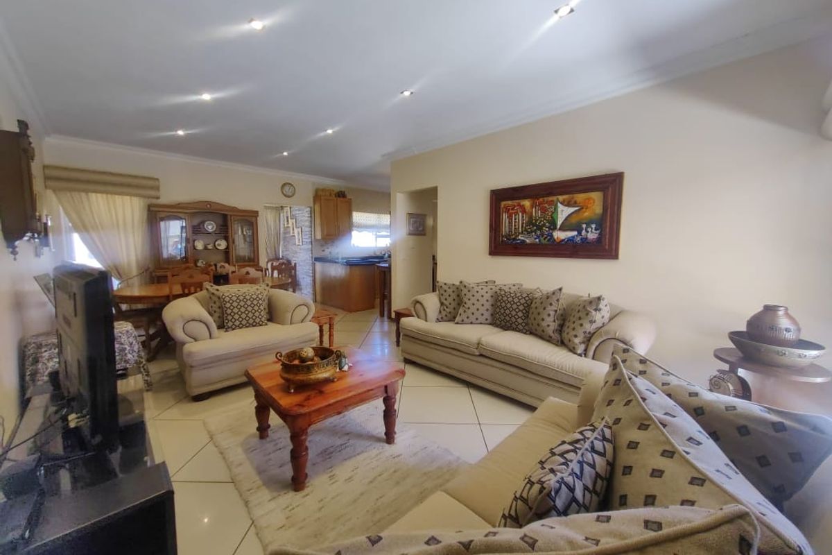 Spacious Townhouse in Grimbeeck Park! - Photo 4