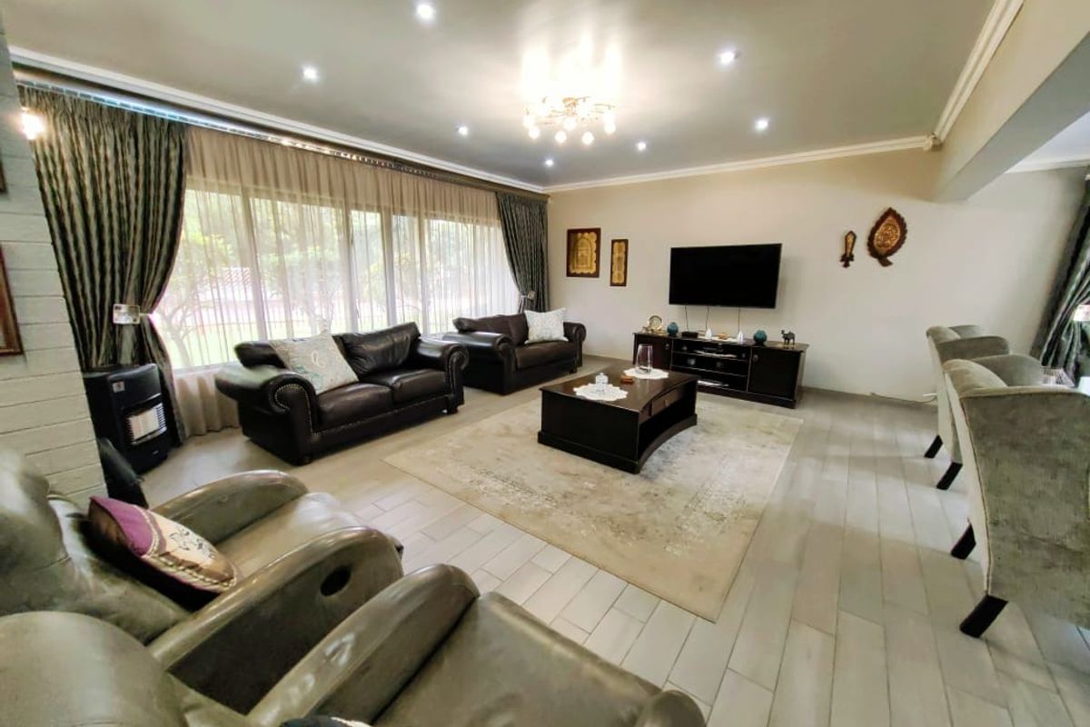 Family Home with a 2 Bedroom Flat in Grimbeeck Park! - Photo 3