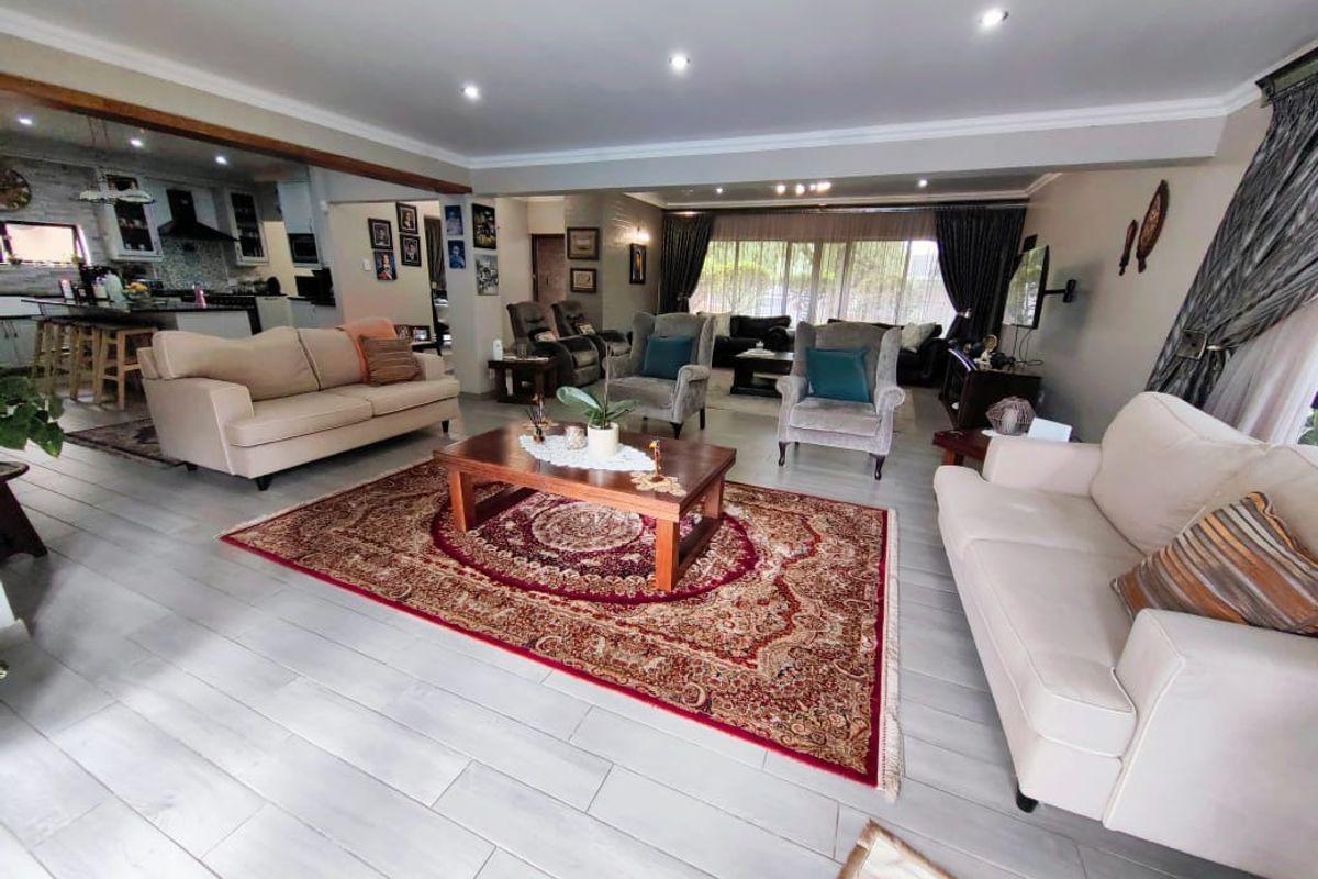 Family Home with a 2 Bedroom Flat in Grimbeeck Park! - Photo 5