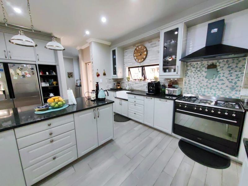 Family Home with a 2 Bedroom Flat in Grimbeeck Park! - Photo 10