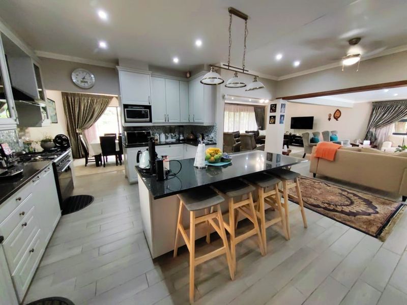 Family Home with a 2 Bedroom Flat in Grimbeeck Park! - Photo 9