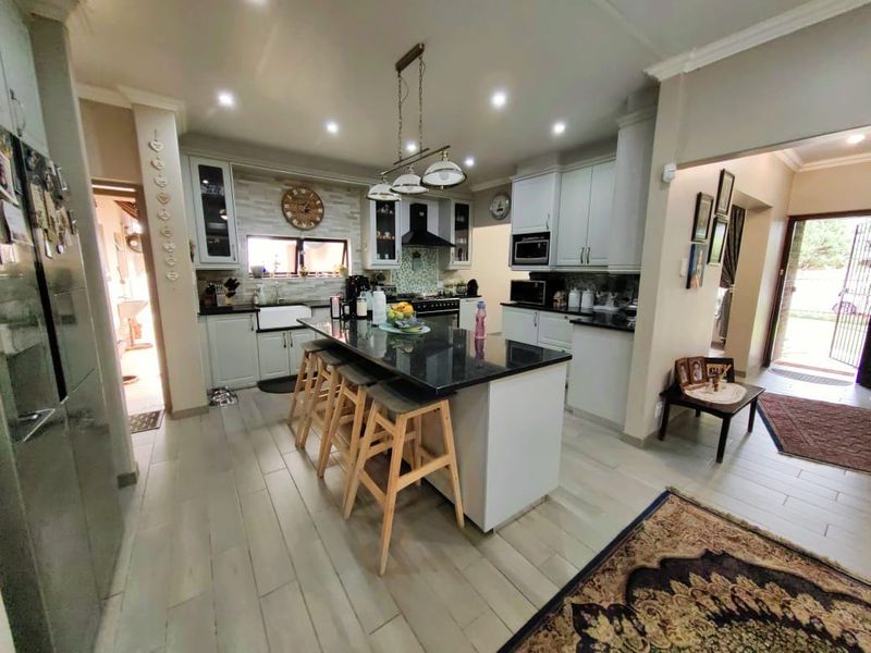 Family Home with a 2 Bedroom Flat in Grimbeeck Park! - Photo 8