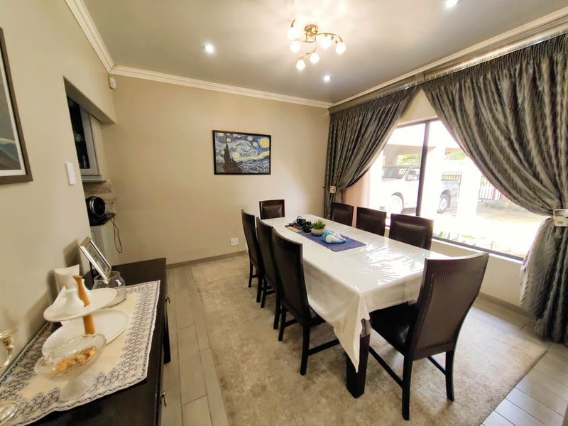 Family Home with a 2 Bedroom Flat in Grimbeeck Park! - Photo 7