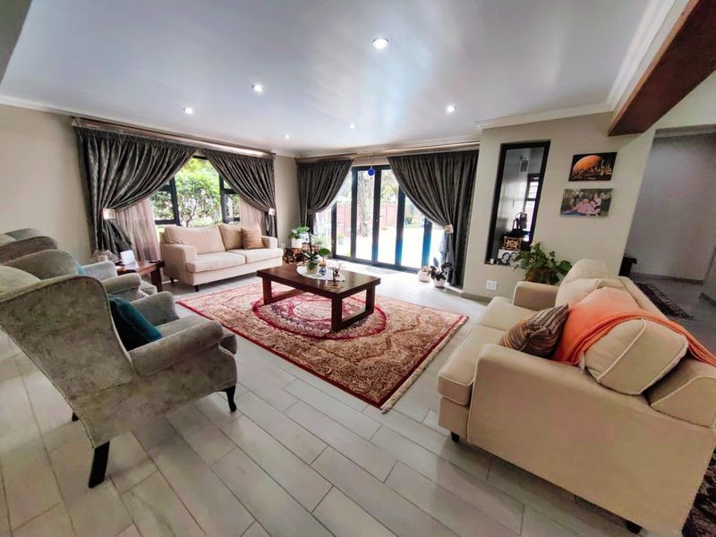 Family Home with a 2 Bedroom Flat in Grimbeeck Park! - Photo 6