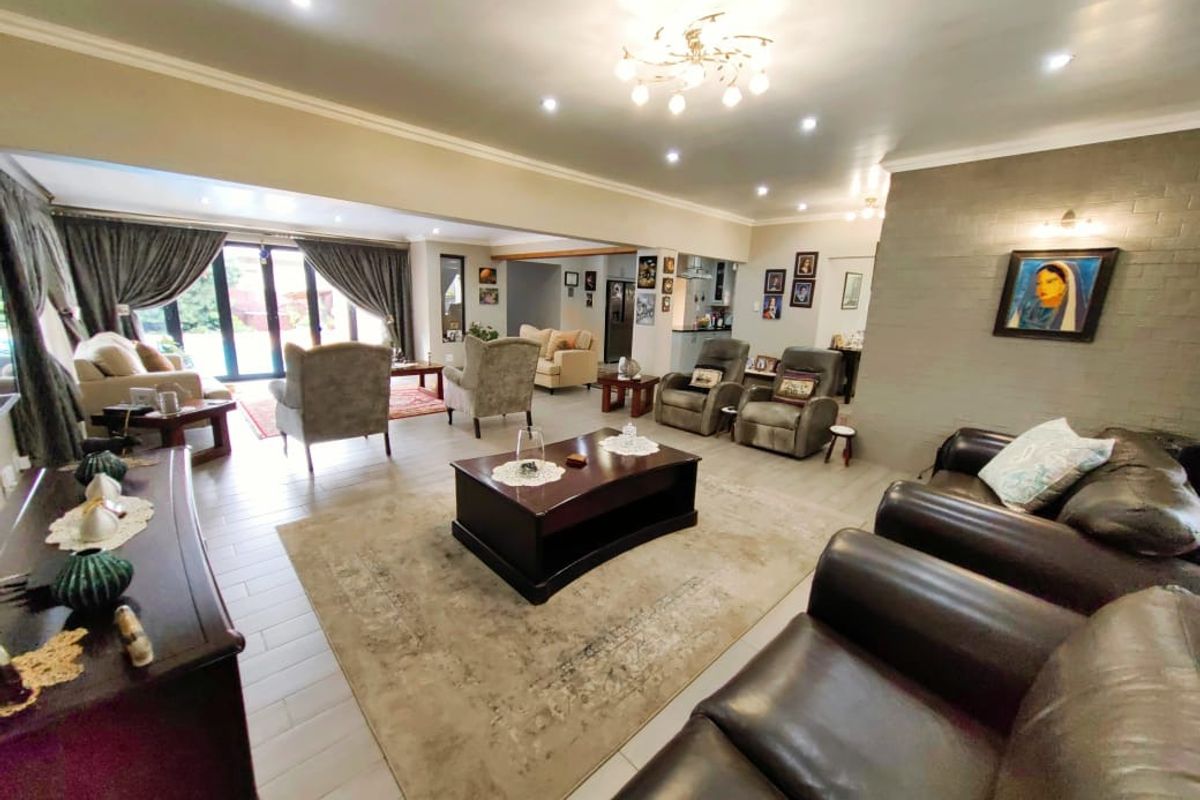 Family Home with a 2 Bedroom Flat in Grimbeeck Park! - Photo 4