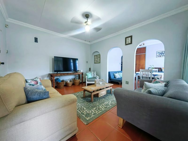 Family Home with a 1 Bedroom Flat! - Photo 3