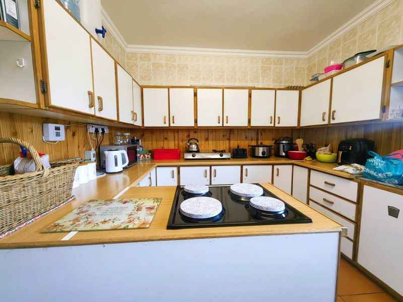 Family Home with a 1 Bedroom Flat! - Photo 9