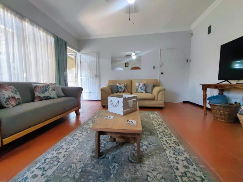 Family Home with a 1 Bedroom Flat! - Photo 5