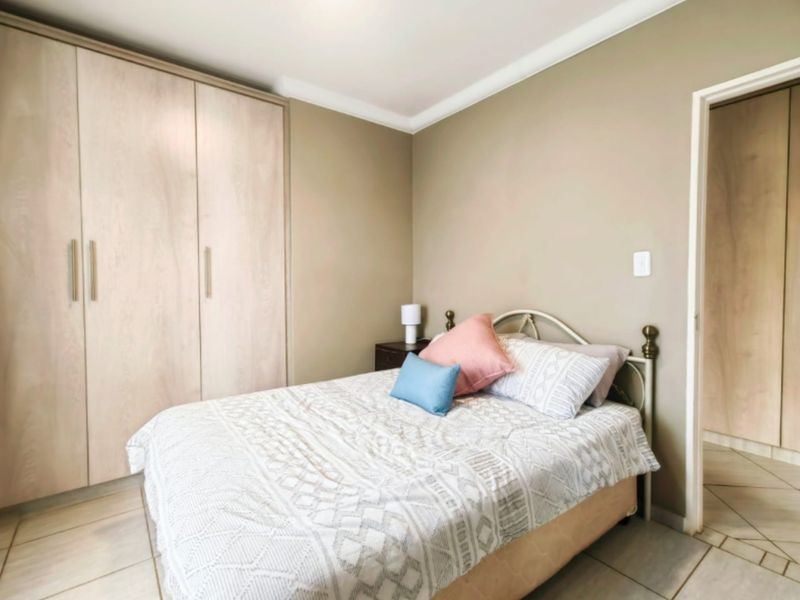 Newly Built Townhouse in Grimbeeck Park! - Photo 10