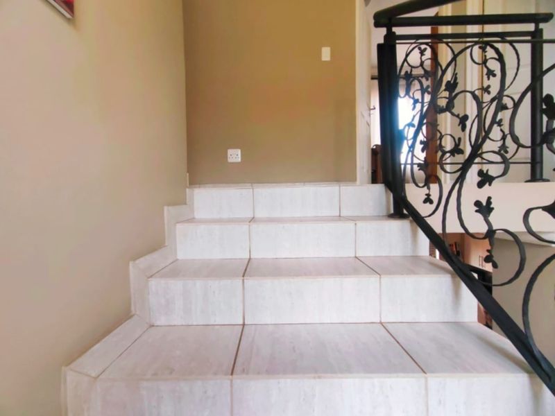 Newly Built Townhouse in Grimbeeck Park! - Photo 6