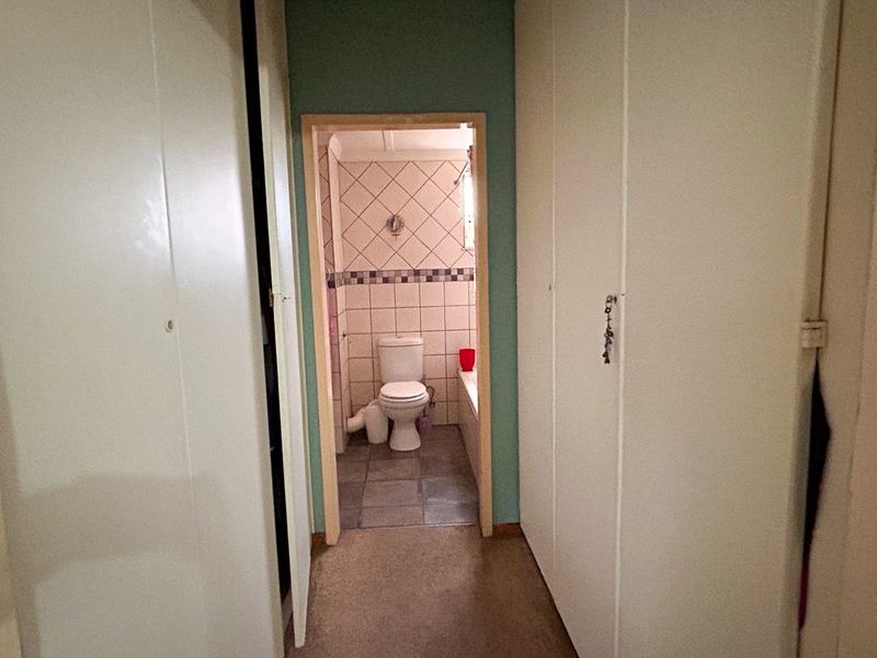 Townhouse centrally located - Photo 9