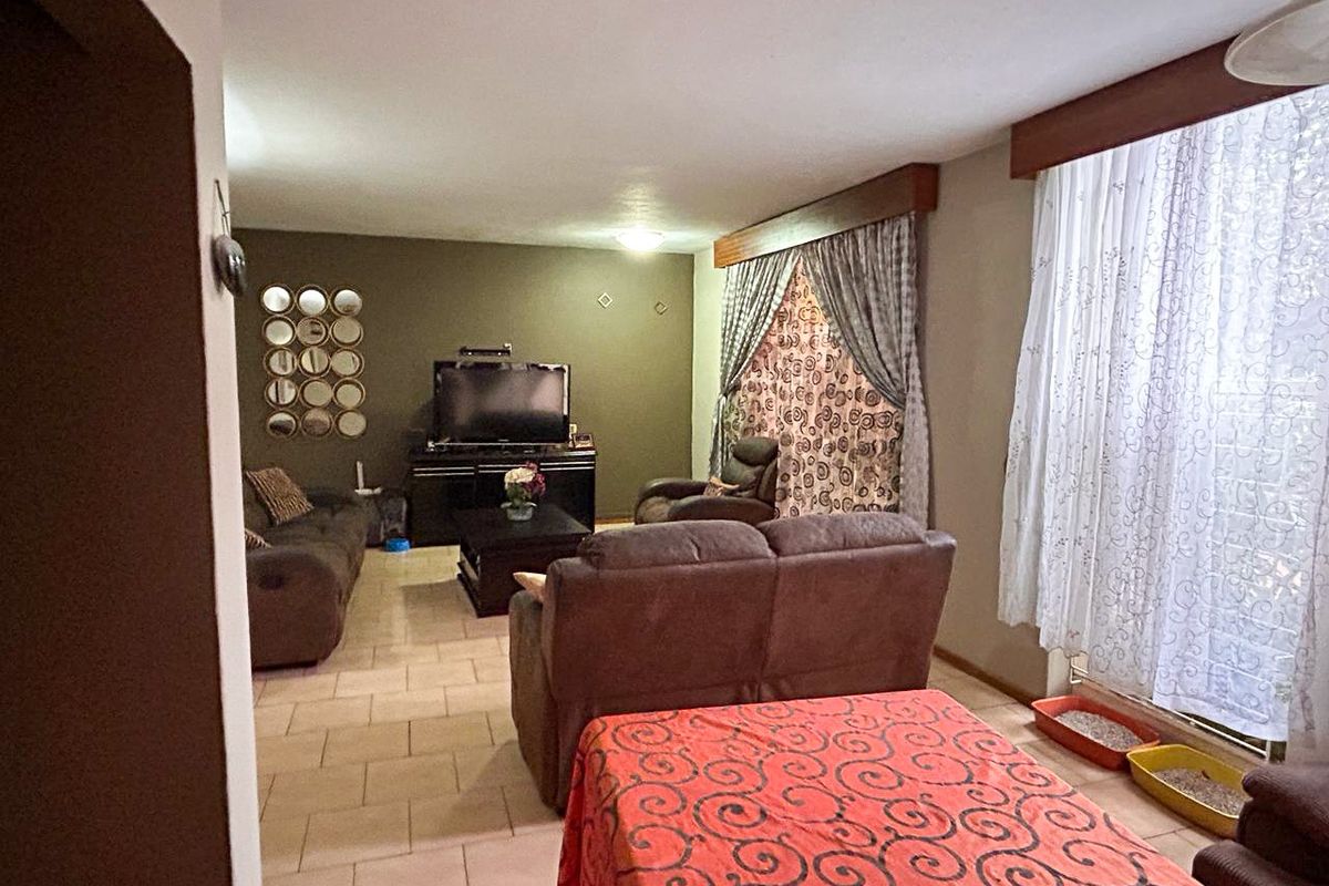 Townhouse centrally located - Photo 2