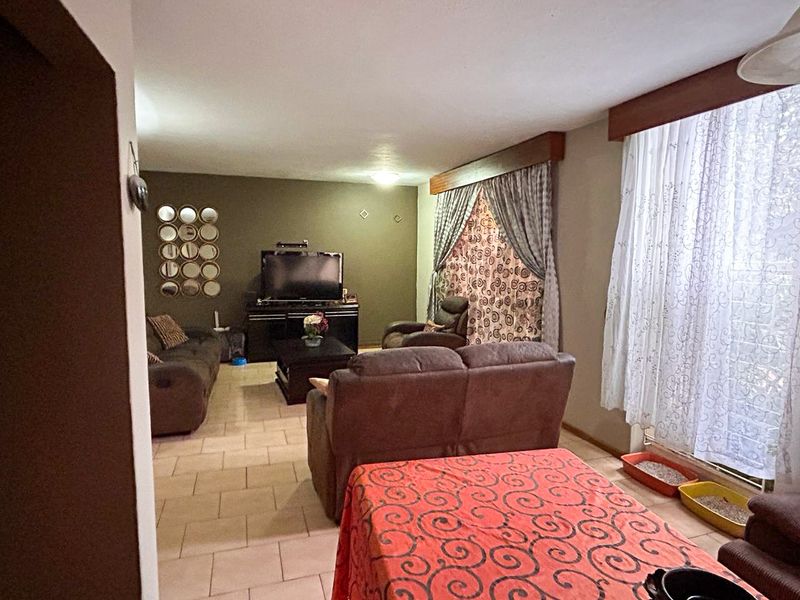 Townhouse centrally located - Photo 2