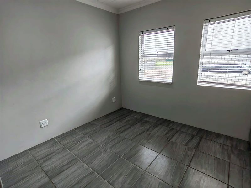 Townhouse in a Secure Estate! - Photo 9