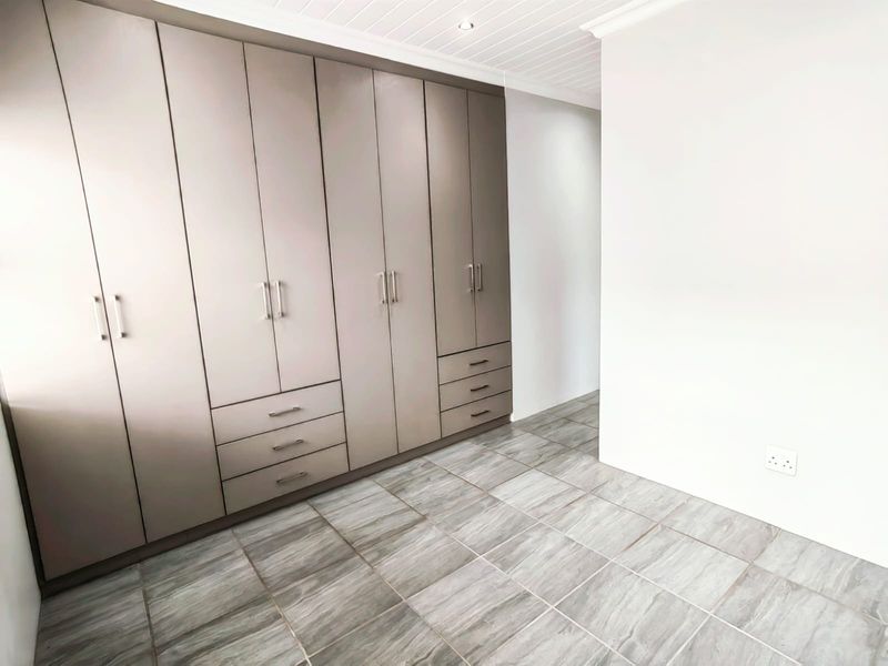 Townhouse in a Secure Estate! - Photo 8