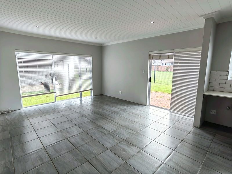 Townhouse in a Secure Estate! - Photo 7