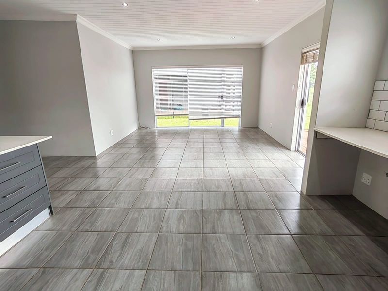 Townhouse in a Secure Estate! - Photo 6