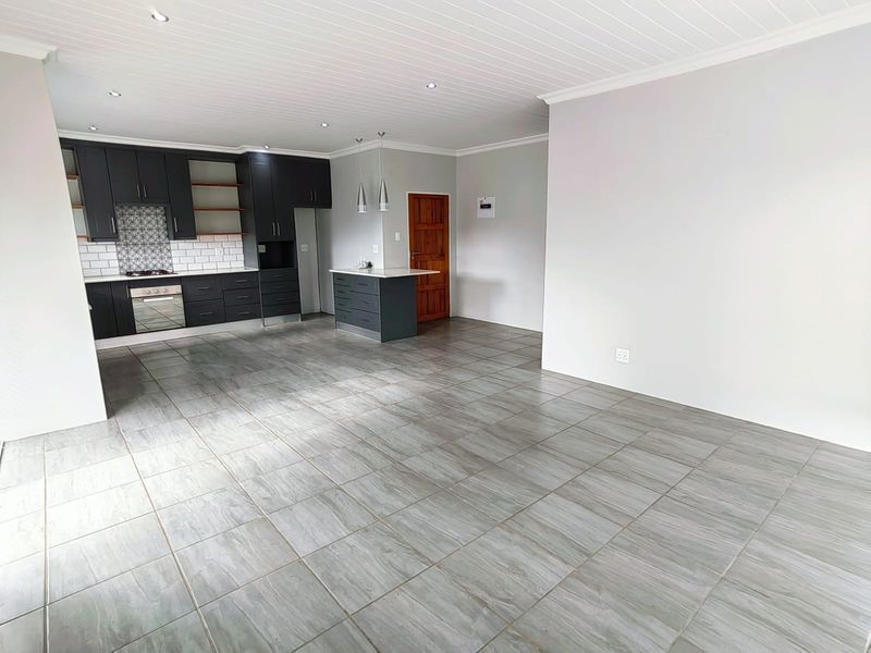 Townhouse in a Secure Estate! - Photo 5