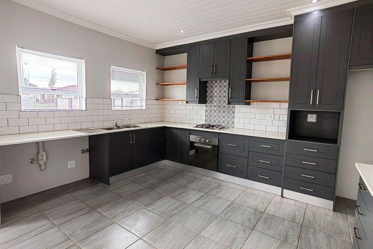 Townhouse in a Secure Estate! - Photo 3