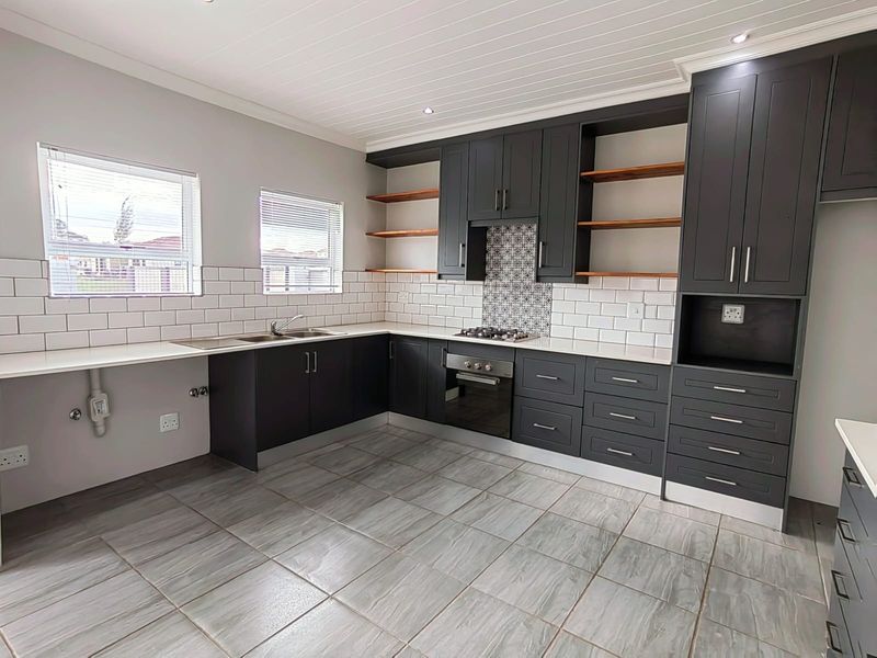 Townhouse in a Secure Estate! - Photo 3