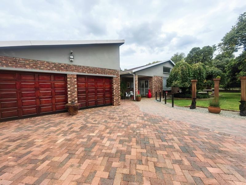 Family Home with a 2 Bedroom Flat in Miederpark! - Photo 2