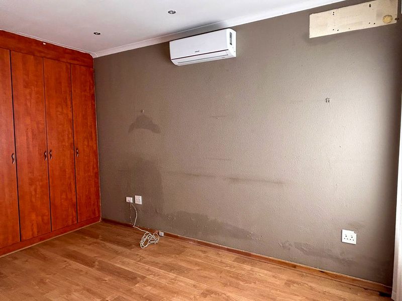 Villa Louanne epitomizes modern living - Photo 8