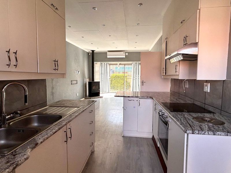 Villa Louanne epitomizes modern living - Photo 7