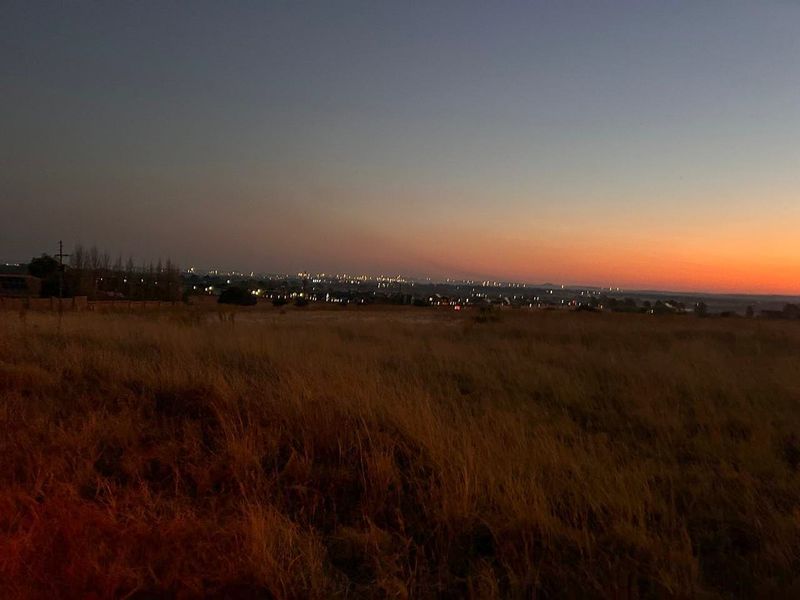 Vacant stand nestled amidst nature - Photo 3