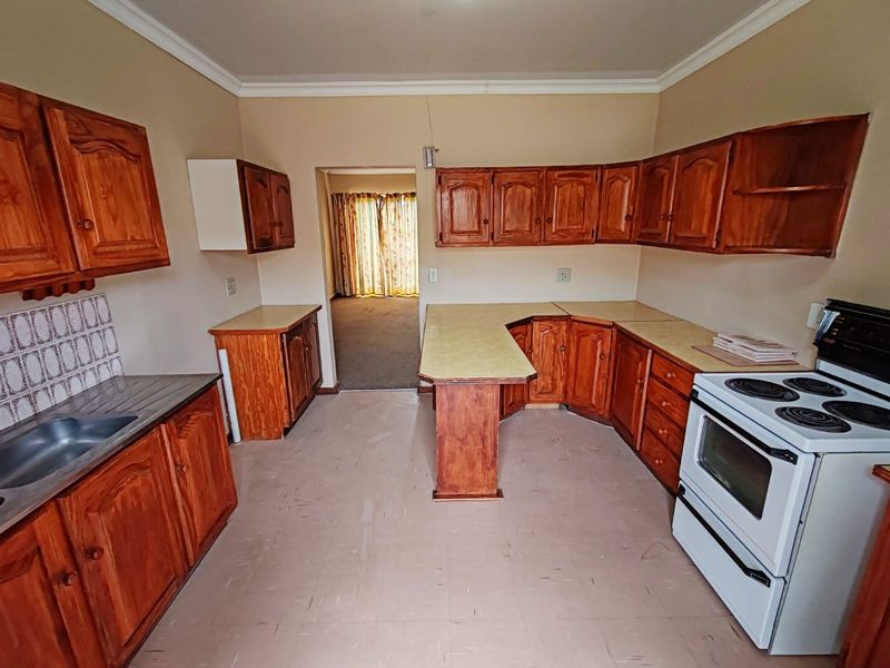 Spacious Townhouse in a Quiet Complex! - Photo 6