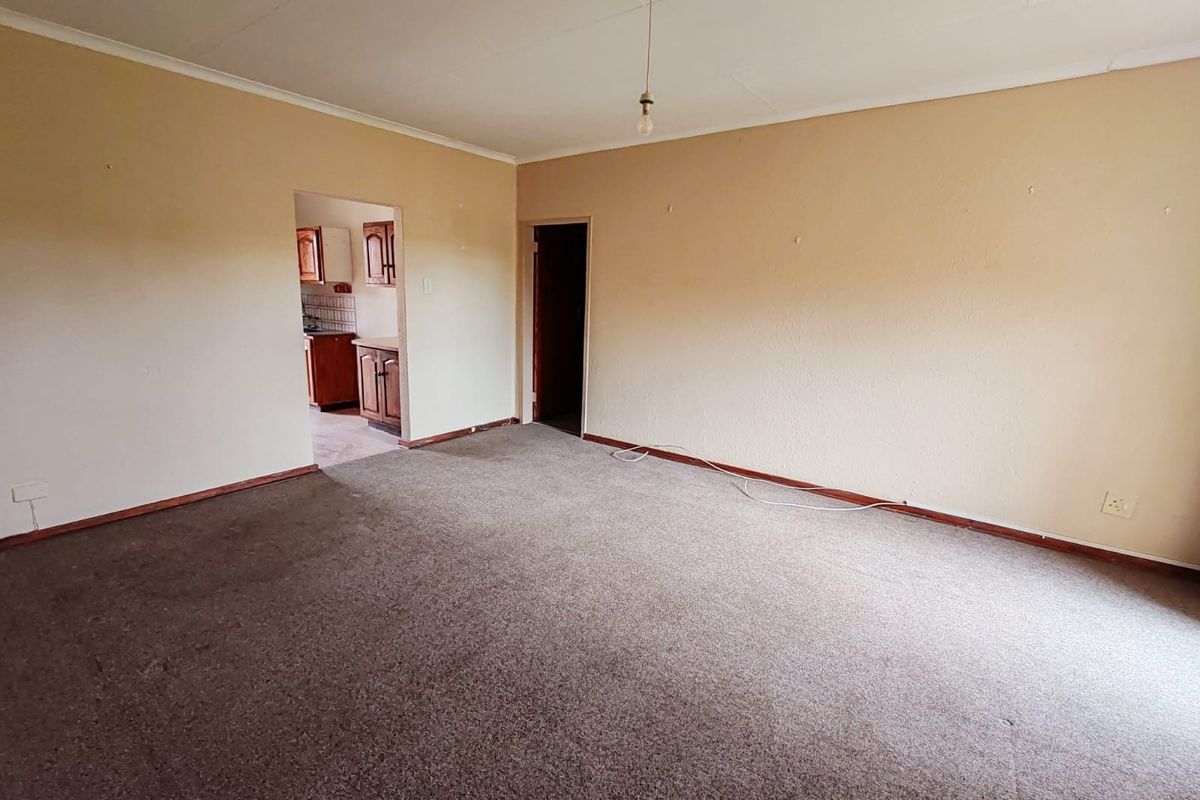 Spacious Townhouse in a Quiet Complex! - Photo 4