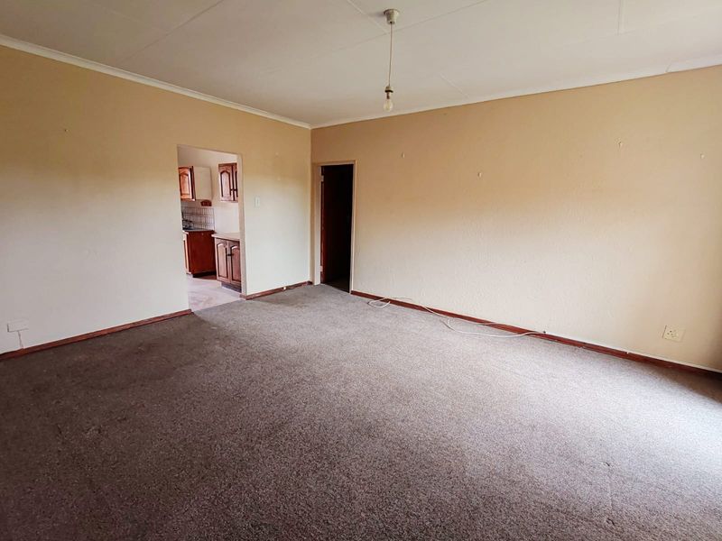 Spacious Townhouse in a Quiet Complex! - Photo 4