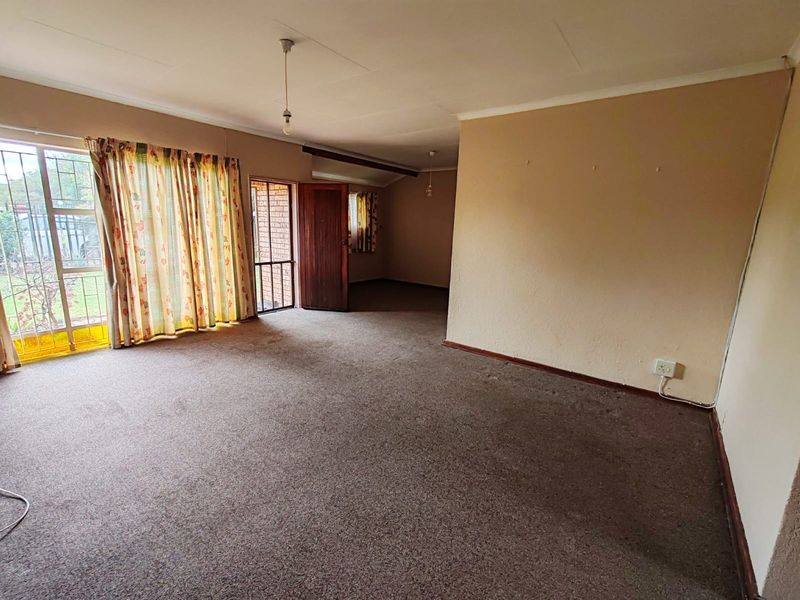 Spacious Townhouse in a Quiet Complex! - Photo 3