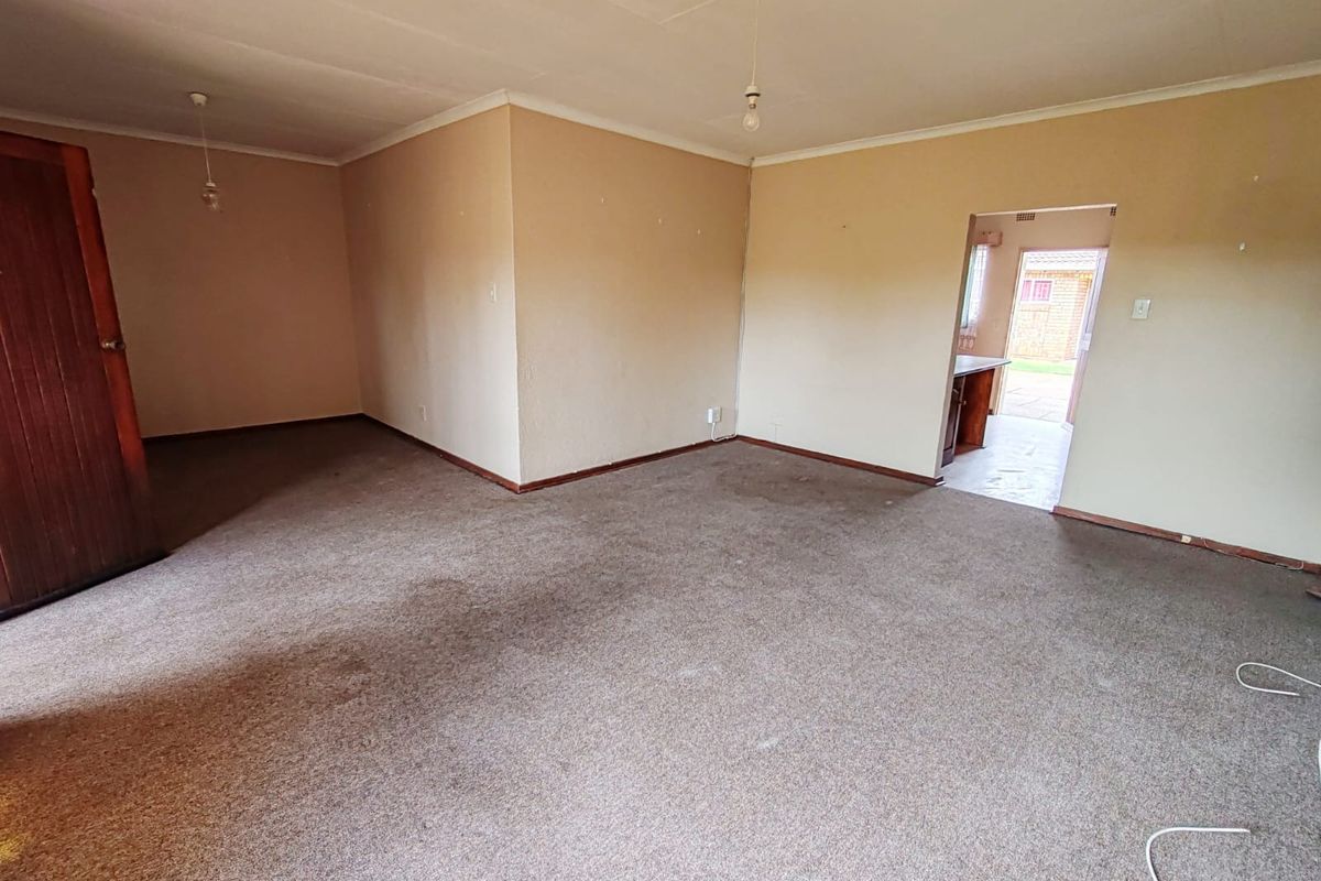 Spacious Townhouse in a Quiet Complex! - Photo 2