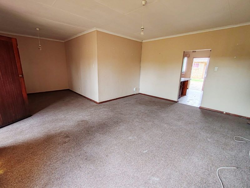 Spacious Townhouse in a Quiet Complex! - Photo 2