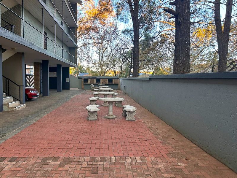 Apartment in Silverwood - Photo 9