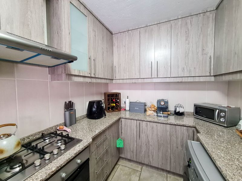 Be the first to move into a new duplex townhouse - Photo 5