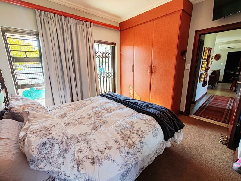 Neat as a Pin! - Photo 10