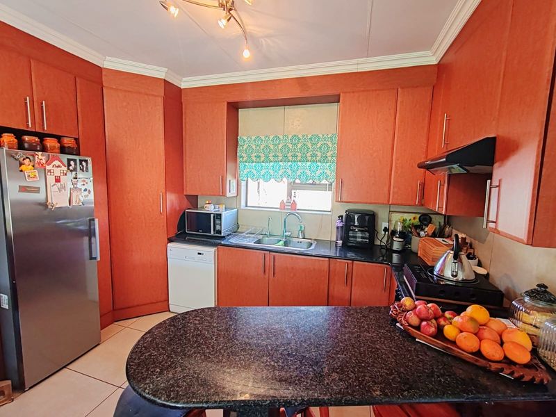 Neat as a Pin! - Photo 7