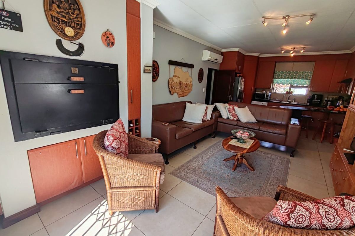 Neat as a Pin! - Photo 5