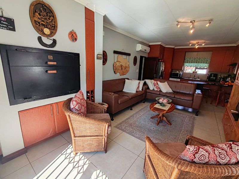 Neat as a Pin! - Photo 5