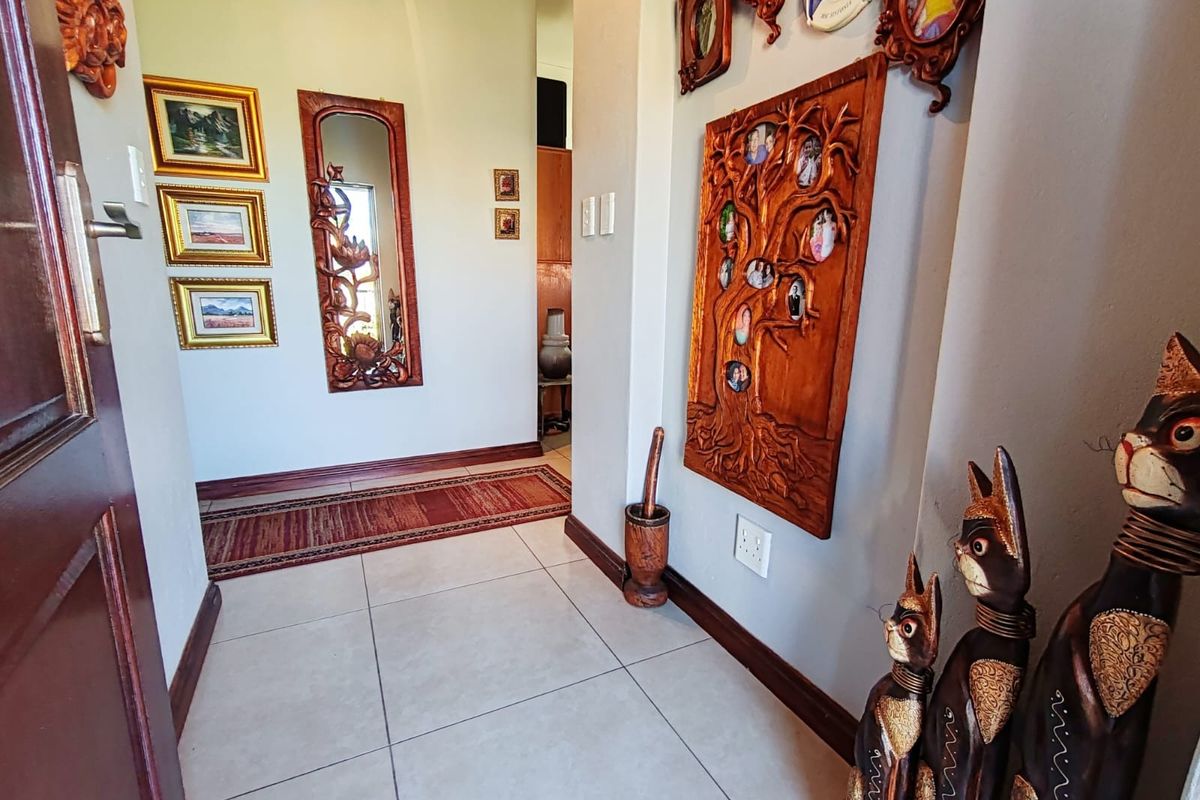 Neat as a Pin! - Photo 2