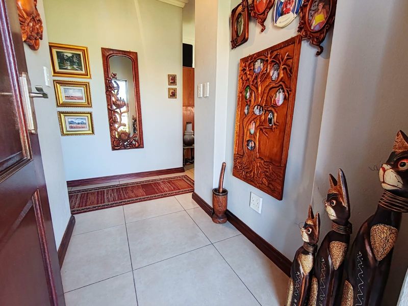 Neat as a Pin! - Photo 2