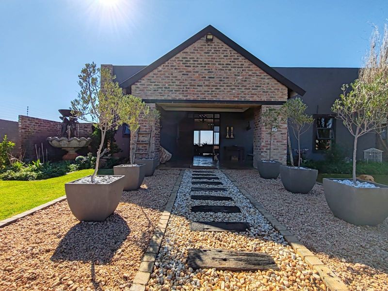 Beautiful Family Home in Ailanto Country Estate! - Photo 2