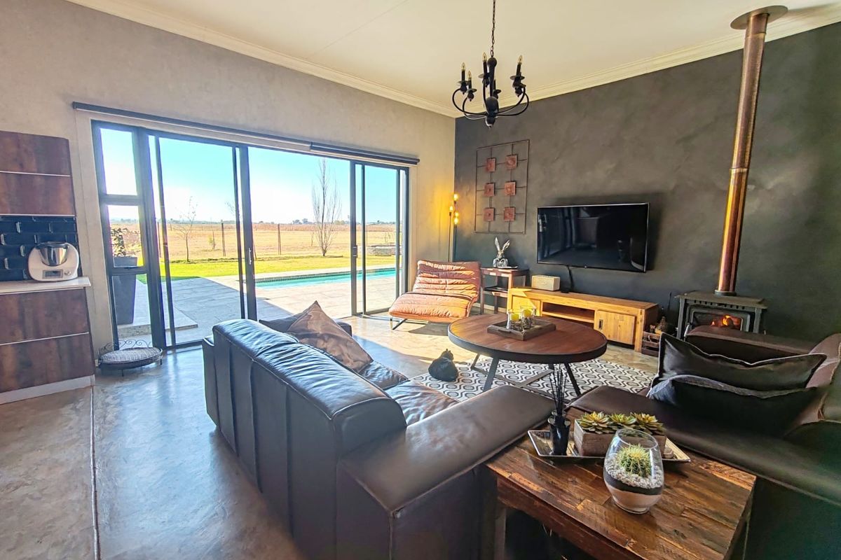 Beautiful Family Home in Ailanto Country Estate! - Photo 4