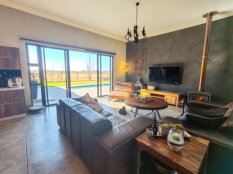 Beautiful Family Home in Ailanto Country Estate! - Photo 4