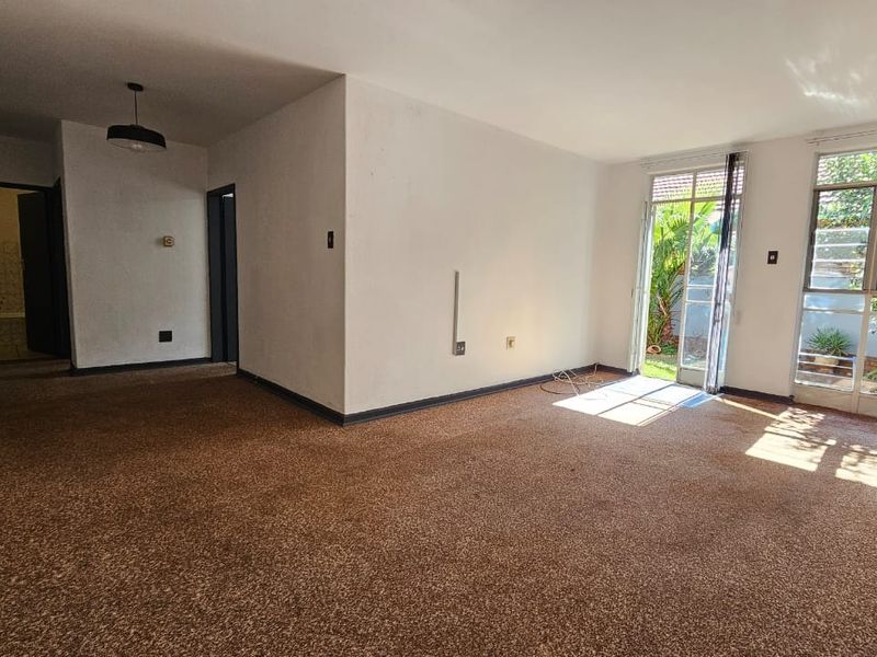 Spacious Townhouse in Central Town! - Photo 4