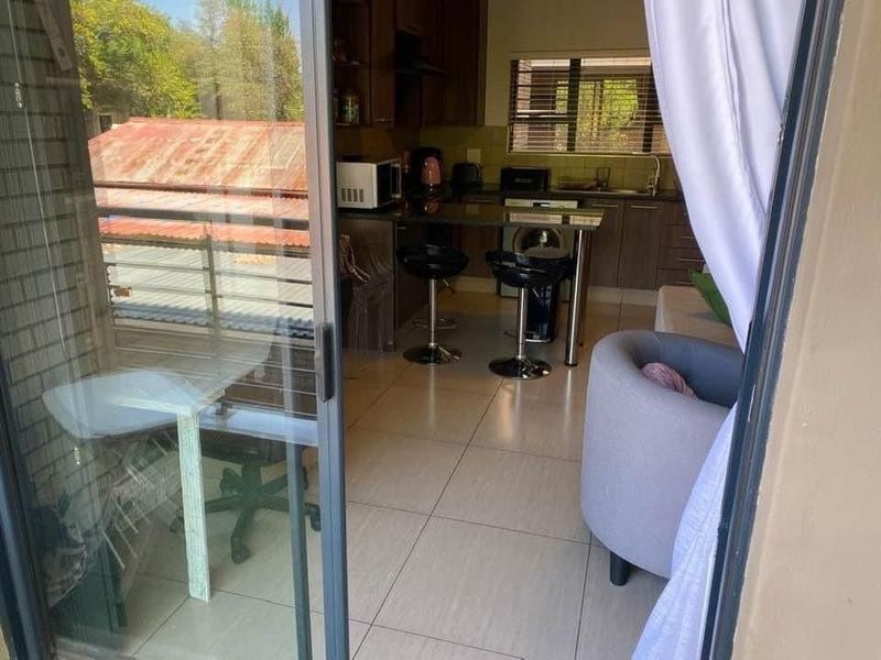 Apartment walking distance from the NWU! - Photo 9